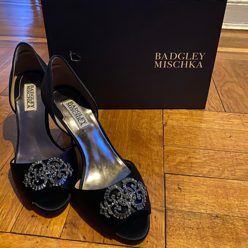 Badgley Mischka, peep toe, satin heels